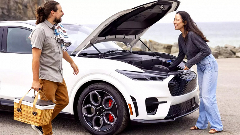 Ford все никак не научится выпускать машины без дефектов, но при этом вводит плату за доступ в багажник